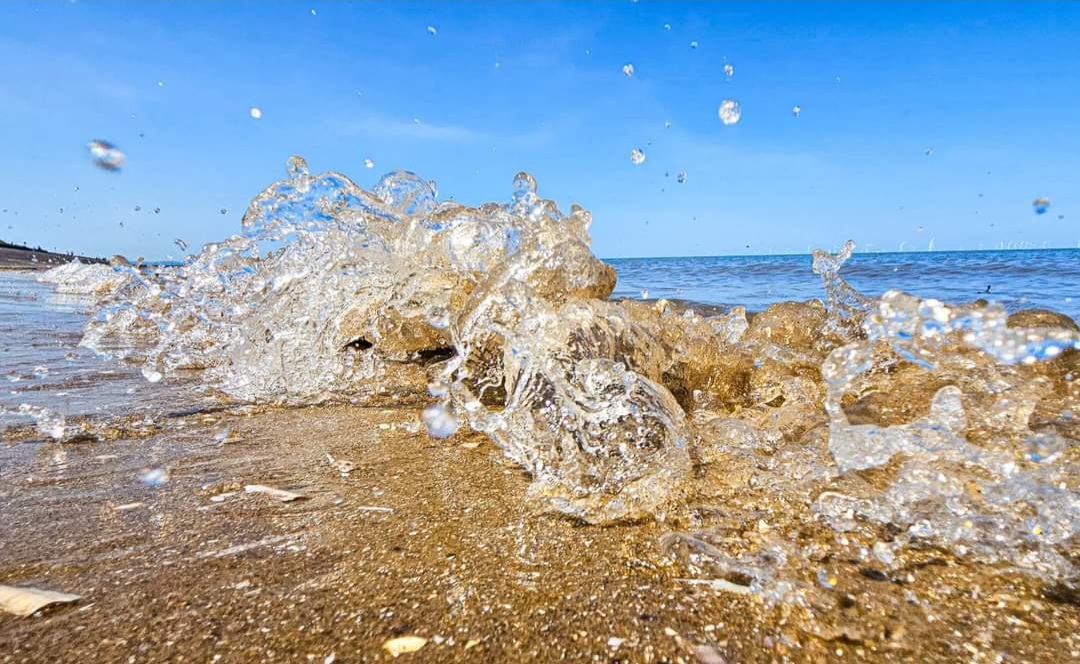 Splashing waves at Derby pool beach in Wallasey