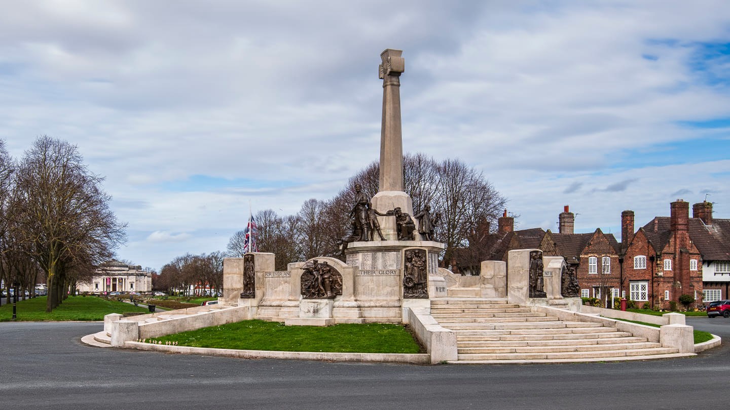 Lady Lever Art Gallery and war memorial by Richard Bradford